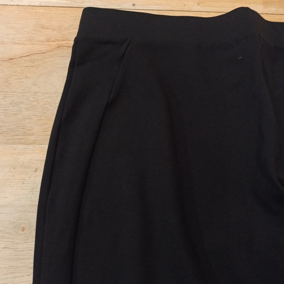 White house black market High-Rise Button Hem Black Slim Capri Jeans. Size XL - Picture 9 of 16